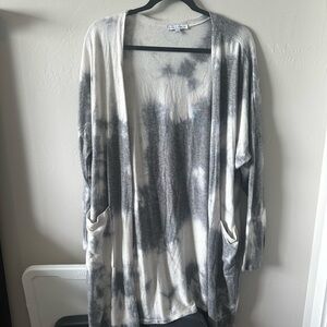 Tempo Paris Gray and Cream Tie-Dye Cardigan